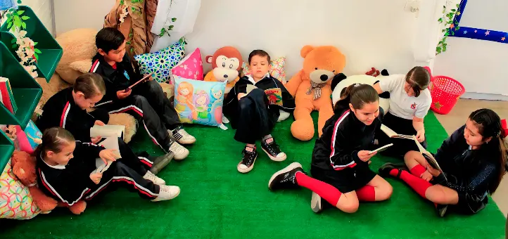 EL CONSEJO ESCOLAR DE LA ESCUELA IGNACIO MANUEL ALTAMIRANO SE UNE PARA DARLE VIDA A UNA BIBLIOTECA ESCOLAR “DE EN SUEÑO” INSPIRADA EN “EL PRINCIPITO”.